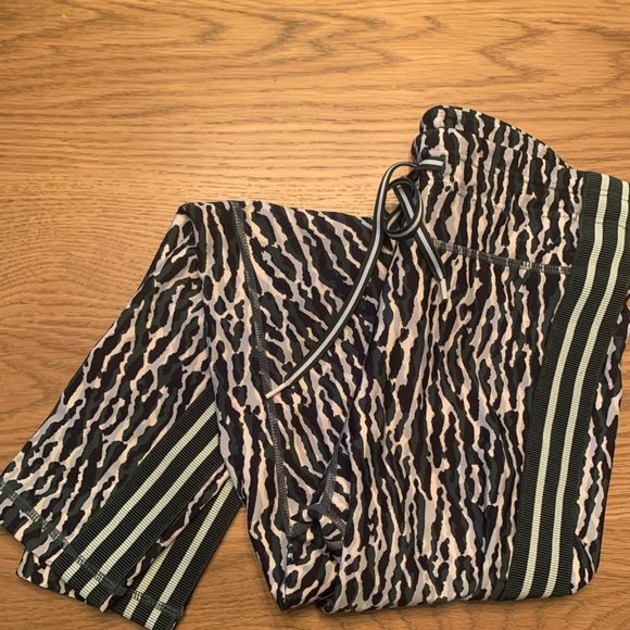 The Upside workout set - Picture 5 of 7